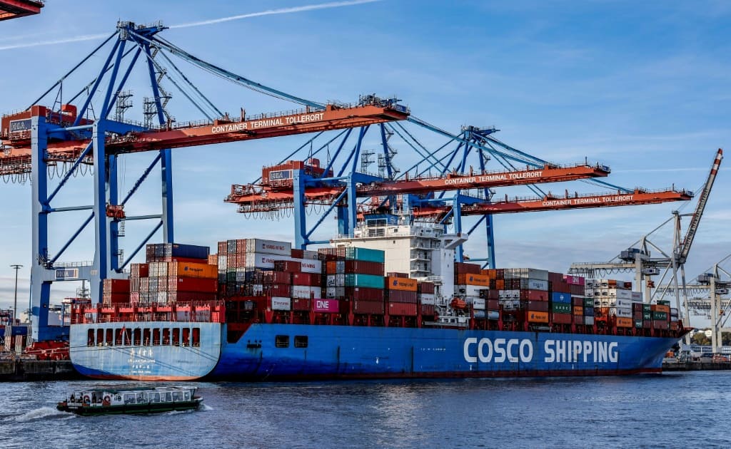 Deutschland fordert, dass die umstrittene chinesische Beteiligung am Hamburger Hafen fortgesetzt werden muss