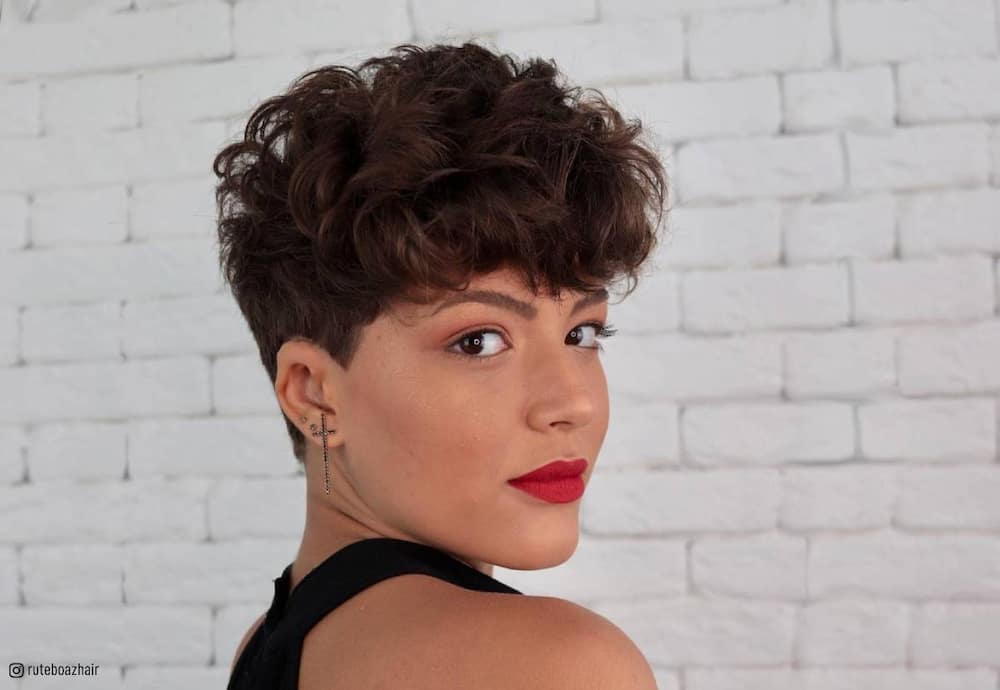Woman with a pixie cut for curly hair