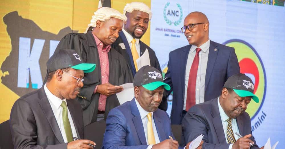 Ford Kenya leader Moses Wetangula, Deputy President William Ruto and ANC leader Musalia Mudavadi signing the Kenya Kwanza deal, overseeing Senators Kindiki and Mukomen.