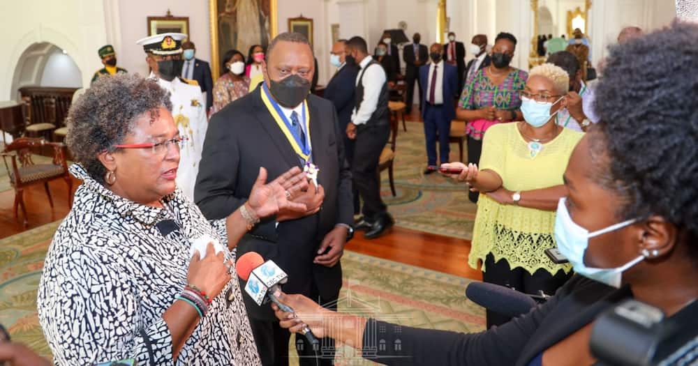 Uhuru Atuzwa Barbados kwa Uongozi Bora katika Kukuza Biashara ya Ulimwenguni