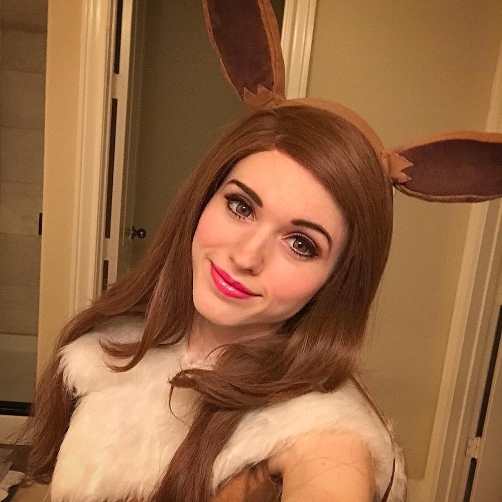 Is Amouranth married