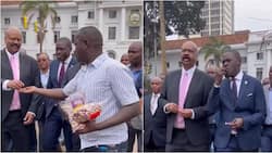Johnson Sakaja, General Badi Gifted Candy by Nairobi Hawker During Handover Ceremony: "Ni Mtu Wangu"