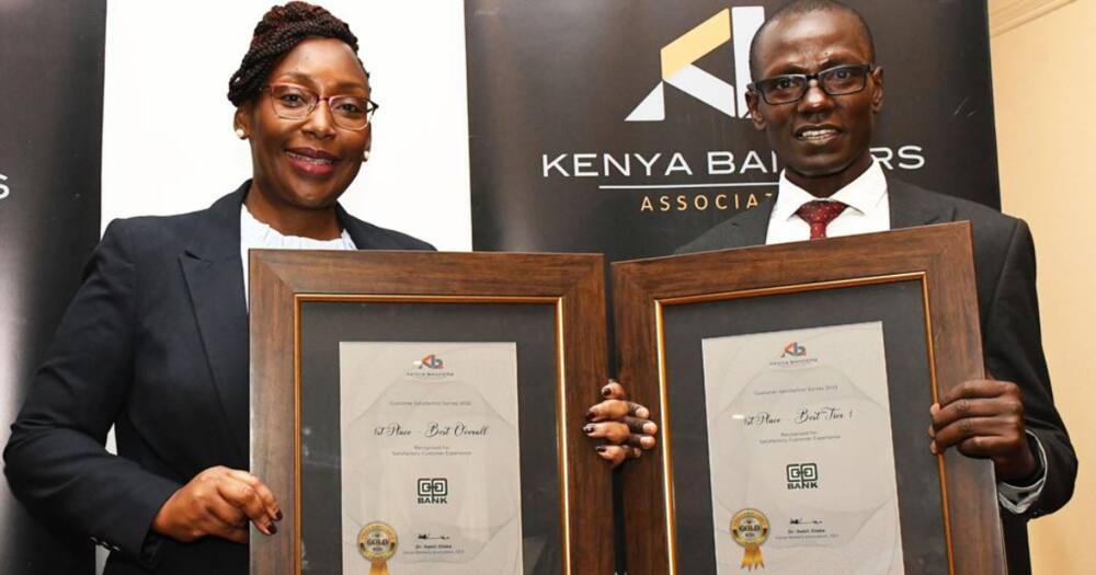 Co-op Bank Head of Customer Experience Rose Nyamweya and the bank’s Head of Digital Payment Services Chris Cheruiyot dispay the winner’s certificates.