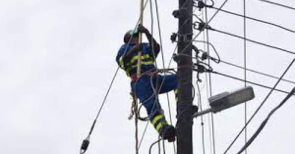 A KPLC technician on site. A lighting company staff was electrocuted in Webuye. Photo: The East African.