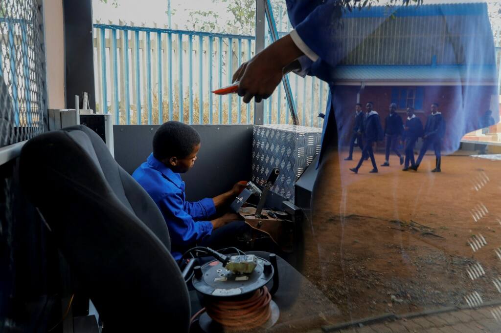 S.Africa Teens Build Solar Train As Power Cuts Haunt Commuters - Tuko.co.ke