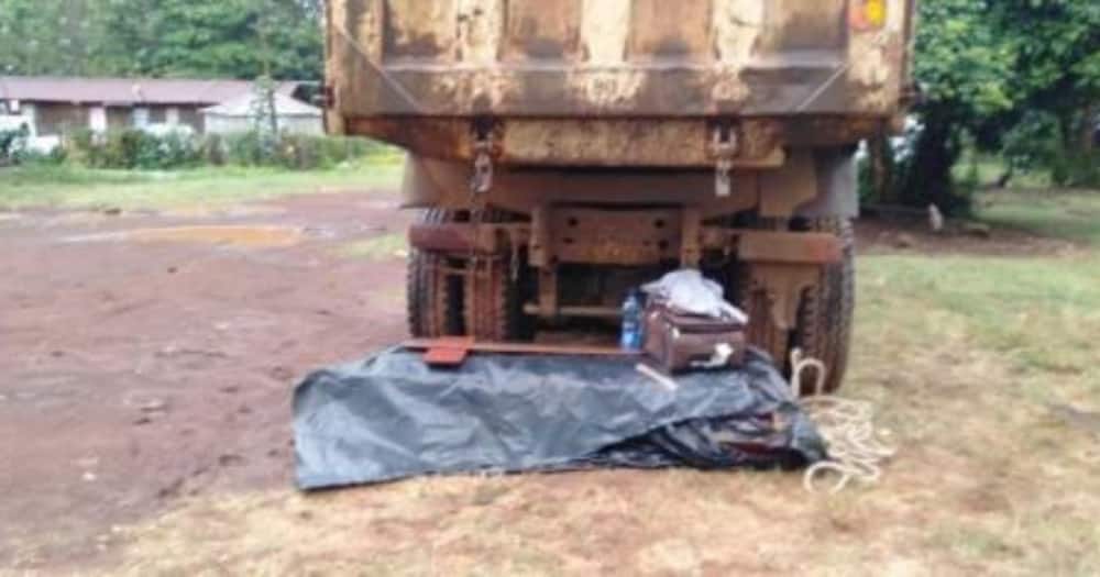 Charles Mwenda was abandoned at the police station where he pulled the coffin under the lorry after it started raining. Photo: Citizen TV.