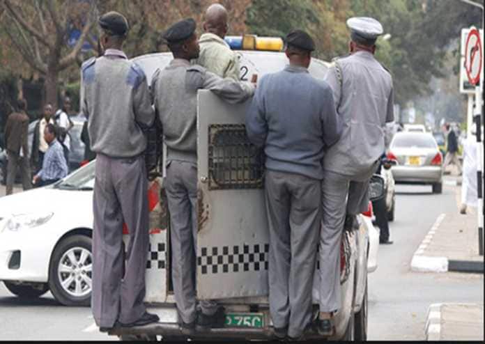Tokeo la picha la officers throwing tear gas at bus kenya