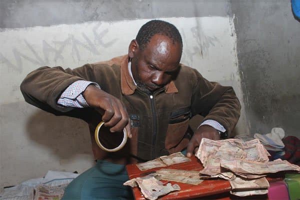 Nakuru family finds KSh 26K old currency notes hidden in house 14 years ago