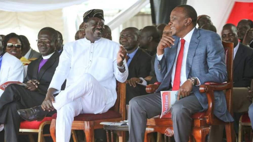 Raila Odinga (l) and President Uhuru Kenyatta (r).