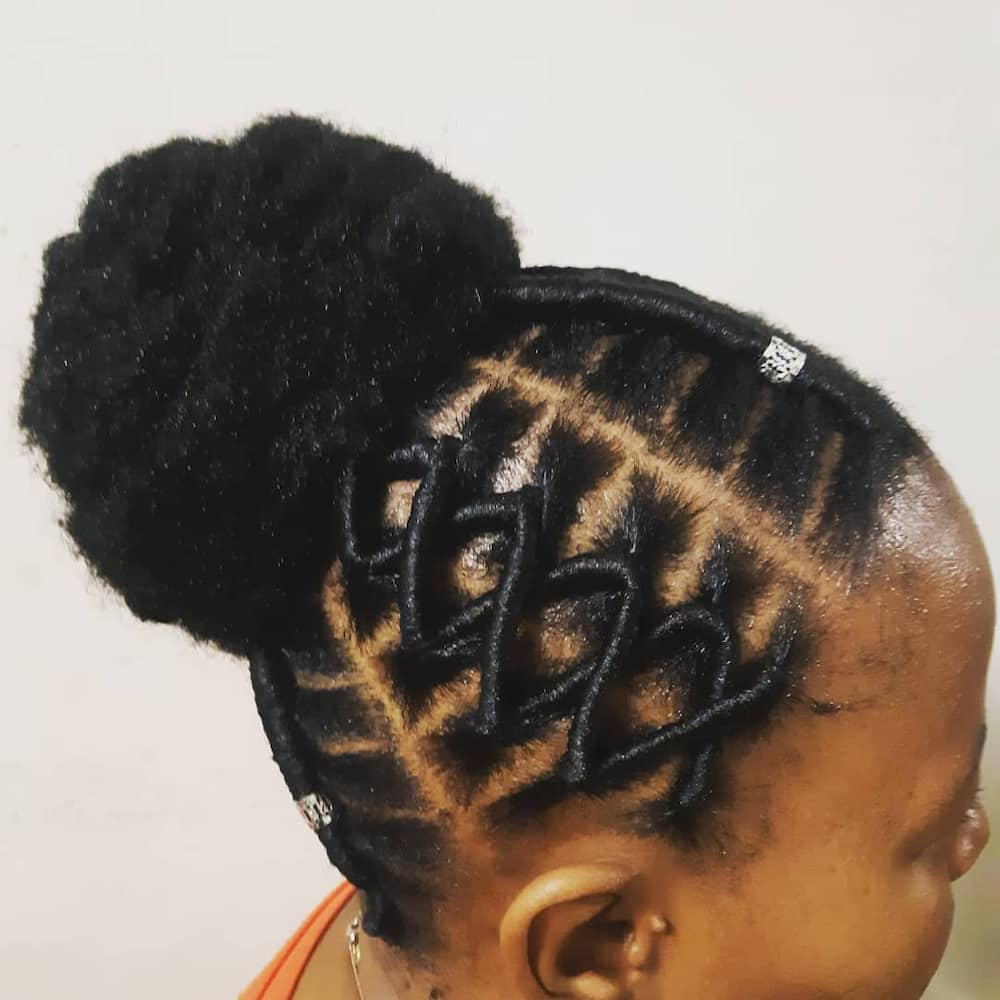 Featured image of post Brazilian Wool Short Braids Styles / Most popular brazilian wool styles yarn twist braids twist braids are weaved from kanekalon or brazilian wool.