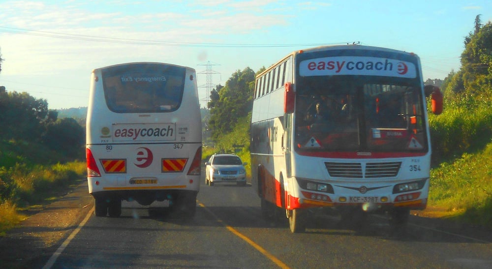 Easy Coach bus driver was praised for observing traffc rules during Christmas.