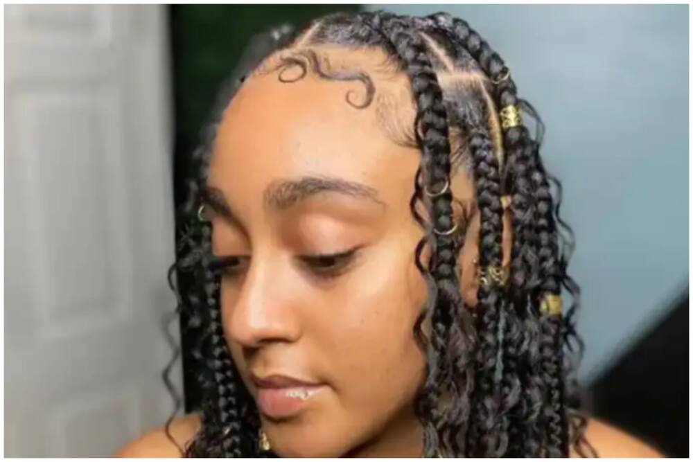 20 trendy burgundy knotless braids you should try out in 2023