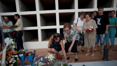 Spain lawmakers pass bill honouring Franco-era victims