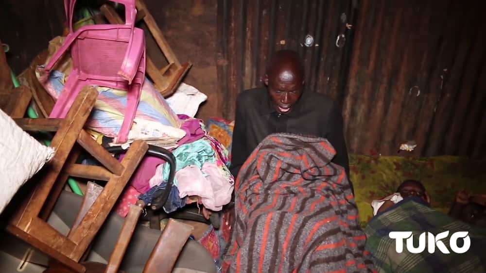 Kenyans build house for 75-year-old man living in slums with sick daughter, 5 grandchildren