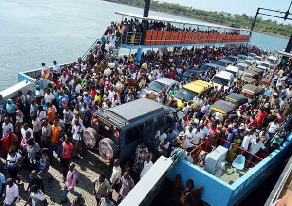 Majanga yanayowakodolea macho raia wanaovuka feri ya Likoni, Mombasa