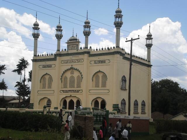 Nandi: Blows and kicks fly inside mosque as Imam engages worshipper in fist fight