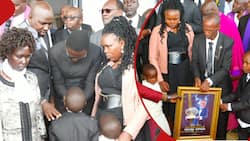 Picha: Familia ya Kelvin Kiptum Washikamana Huku Mpendwa Wao Akilazwa Kaburini