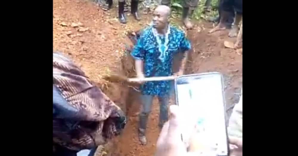 MP digs grave for deceased constituent, says everybody will one day be buried