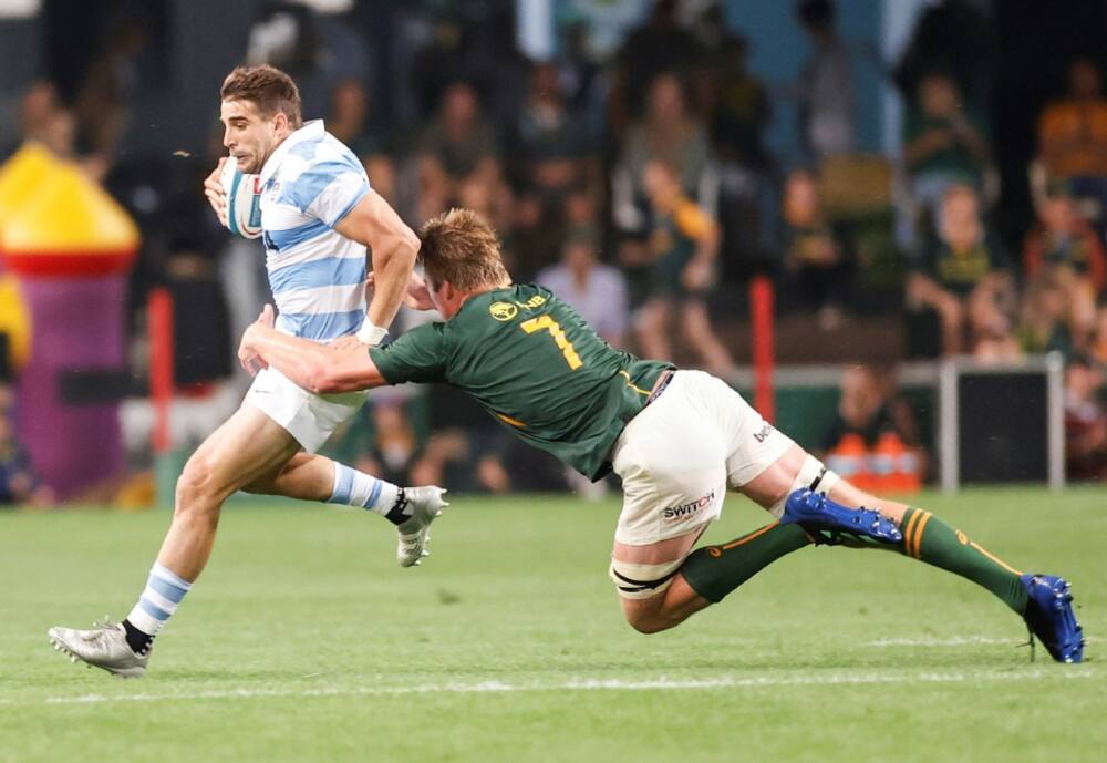 South Africa flanker Pieter-Steph du Toit (R) tackles Argentina full-back Juan Cruz Mallia during a Rugby Championship match in Durban on September 24, 2022.