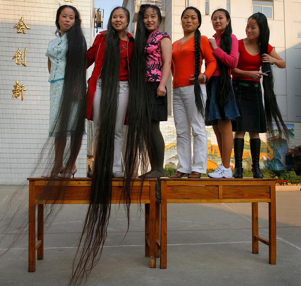 The Hair Of These Women Living in China is More Than 2 Meters Long