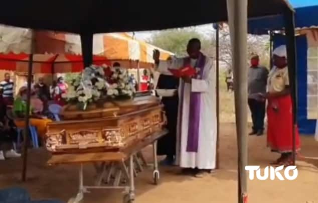 X moving photos from late comedian Kasee's burial ceremony