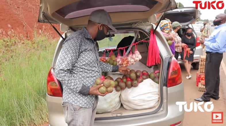 Sleek BMW, Mercedes, Prado owners throw pride aside, sell groceries from their vehicles as COVID-19 bites