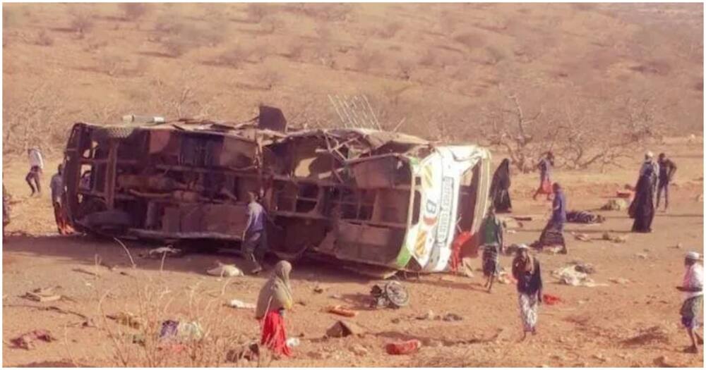 Photos taken from the scene showed the wreckage of the overturned bus with its roof ripped off as a result of the impact. Photo: Mandera Watch.