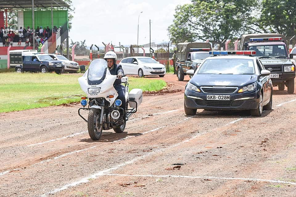 State House bans Uhuru's escort staff from chewing miraa, muguka