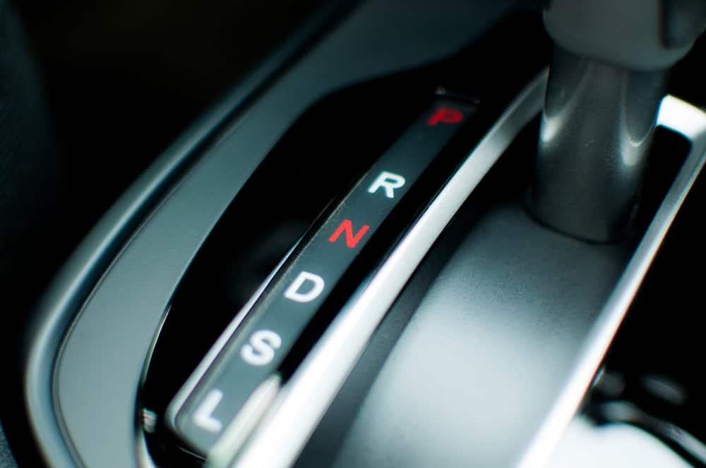 7 Things To Avoid While Driving An Automatic Transmission Car