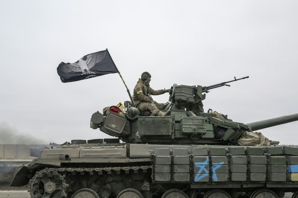 A Ukrainian army tank unit moves toward the Kherson frontline on November 18, 2022