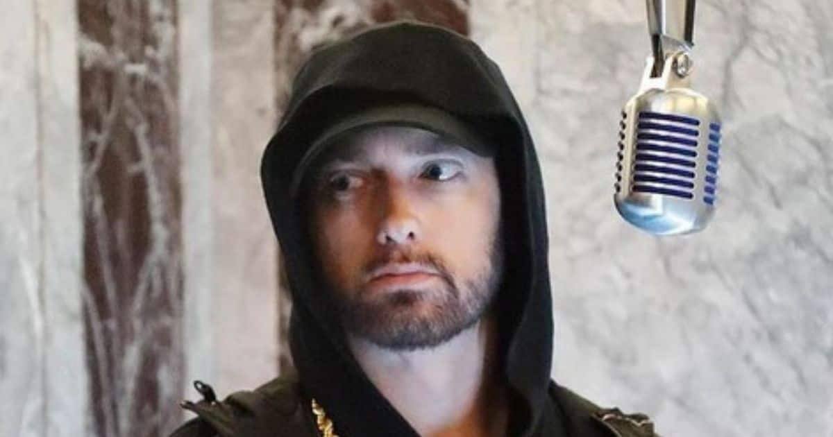 Despite The NFL Reportedly Telling Him Not To, Eminem Took A Knee