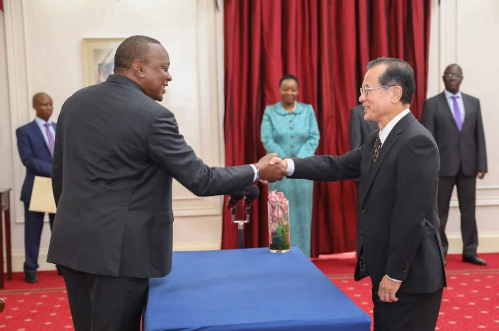 Japan ambassador to Kenya Ryoichi, wife serenade Uhuru with amazing singing skills