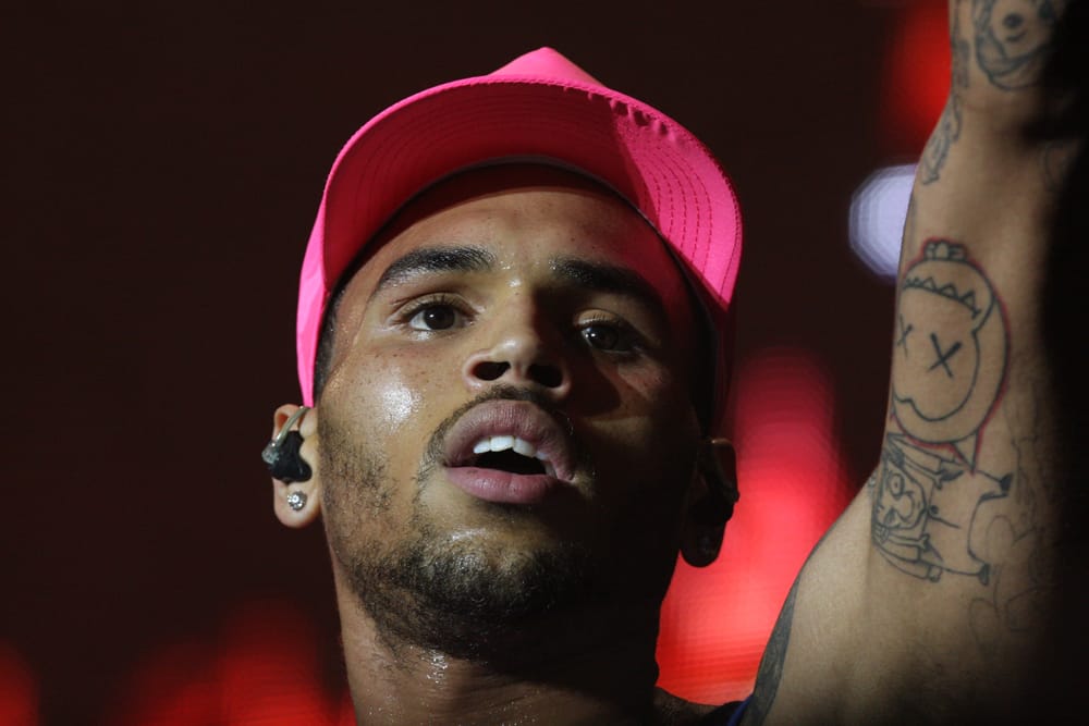 Chris Brown adaiwa kumroga mtoto, mama apiga Biblia ukutani kwa hasira