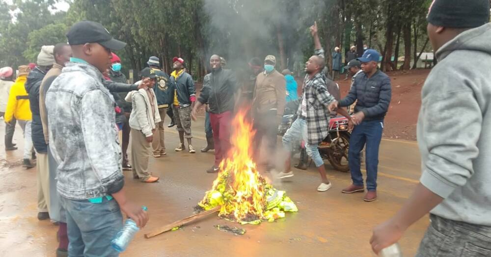 Youths burning Anne Waiguru's branded reflectors. Photo: NTV.