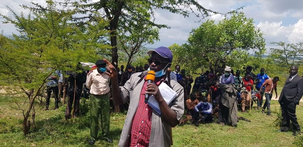 Governor Lonyangapuo leads West Pokot residents to return cattle stolen from Uganda