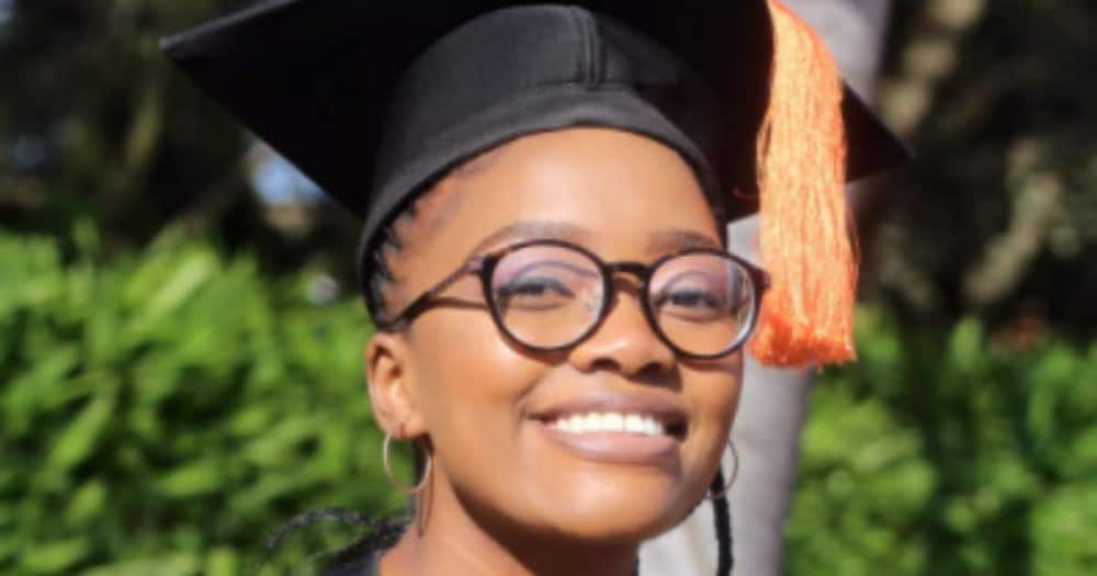 Woman graduates despite academic exclusion.