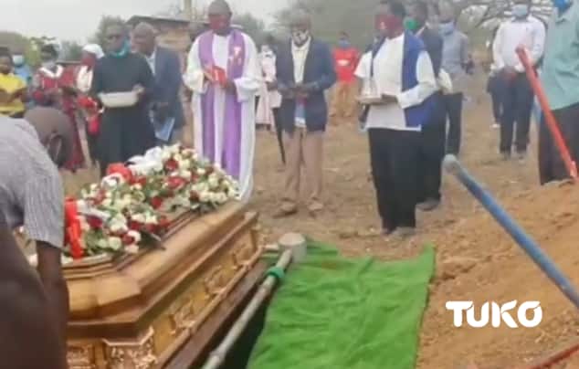 X moving photos from late comedian Kasee's burial ceremony
