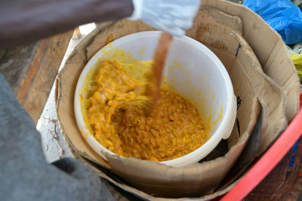 Maad pulp being blended into a compote. Senegalese eat the delicacy with salt, sugar or chilli and sometimes consume it as jam or juice
