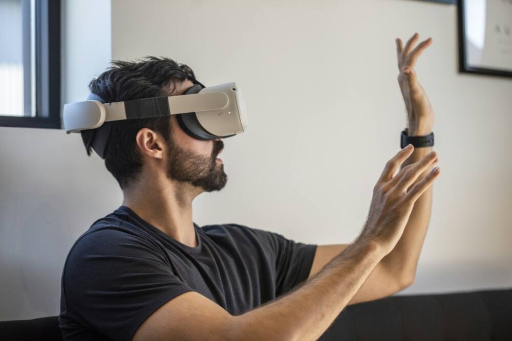 Meta has cut the price of Oculus Quest 2 VR headsets as it prepares to launch a slimmer, more powerful model later this year