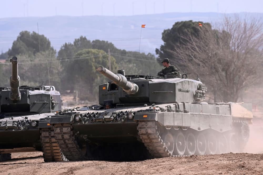 Tropas ucranianas completan entrenamiento de tanques Leopard en España