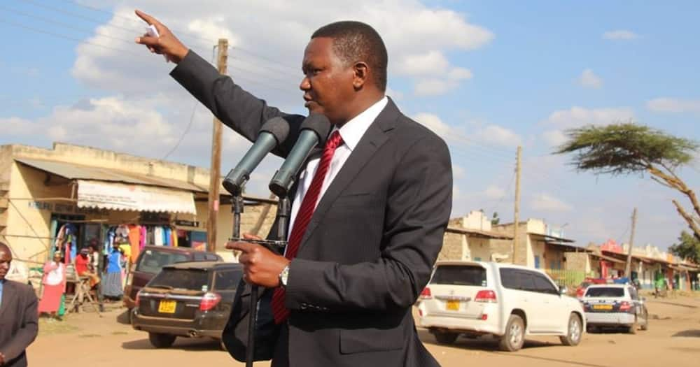 Machakos governor Mutua wants Boniface Mwangi to apologise to him over defamatory posts.