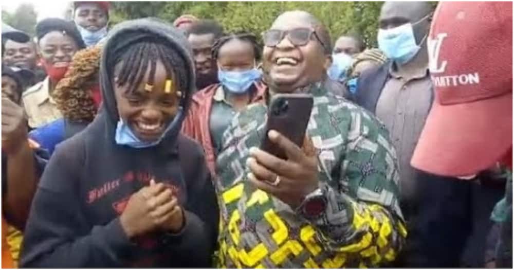We have a lot to talk with you - Excited 20-year-old Nakuru lady tells Uhuru on phone