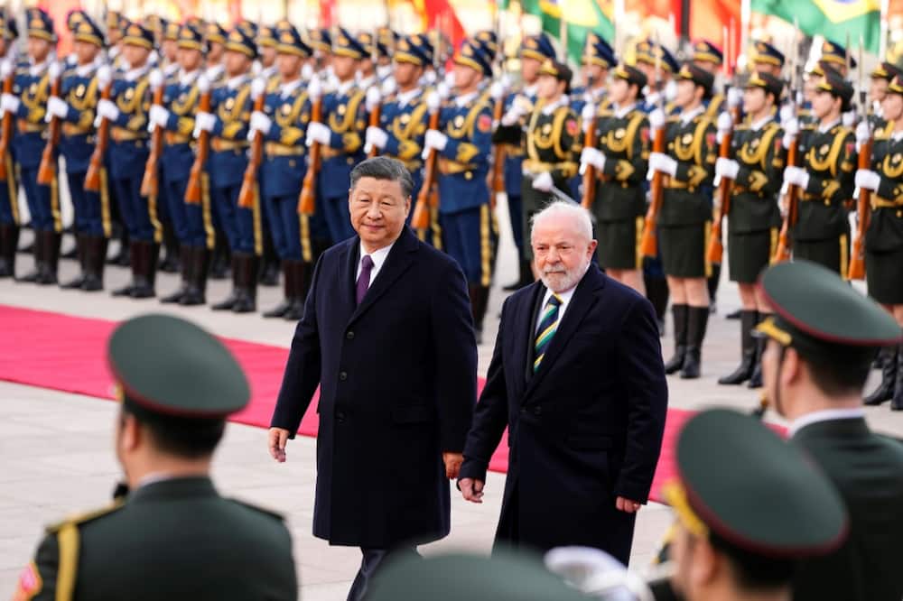 Chinese President Xi Jinping (L) and Brazil's President Luiz Inacio Lula da Silva have called on developed countries to honour their climate pledges
