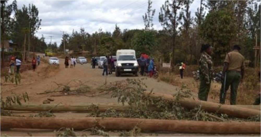 Tharaka-Nithi: Angry residents protest over stalled road projects launched by DP Ruto, governor