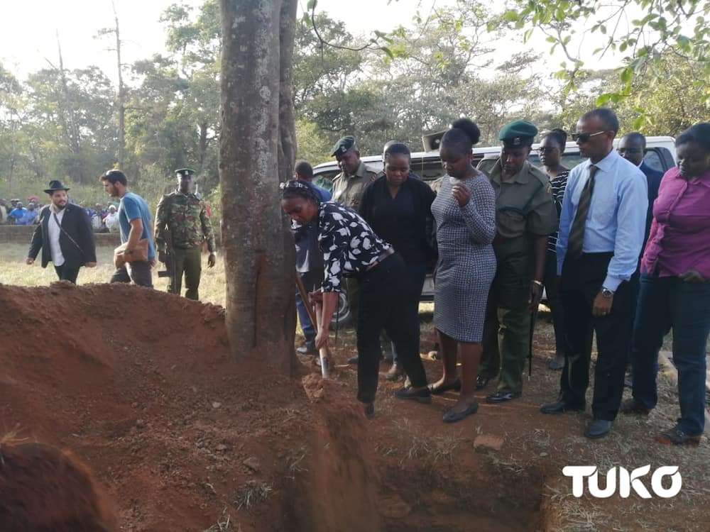 Mazishi ya Tob Cohen kwa picha kutoka maziara ya Wayahudi, Nairobi