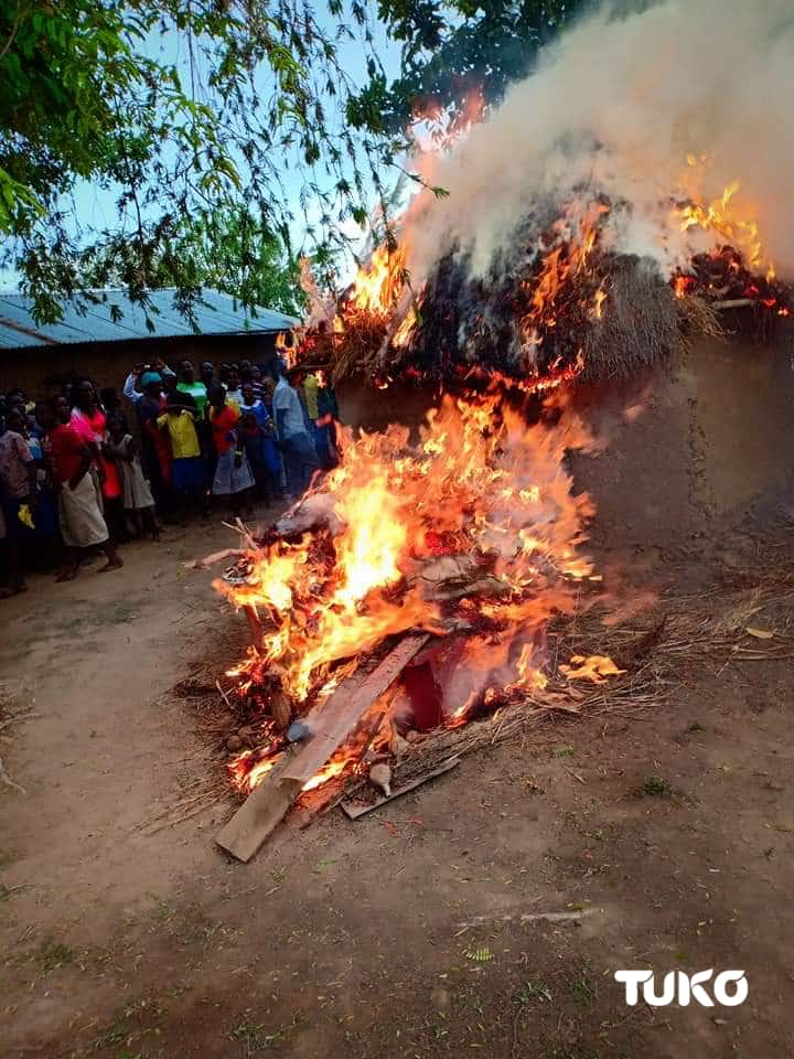 Suspected witchdoctor escapes death by a whisker in Bungoma as residents torch his house