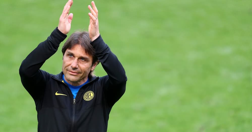 Antonio Conte applauds fans during a match. Photo: Getty Images.