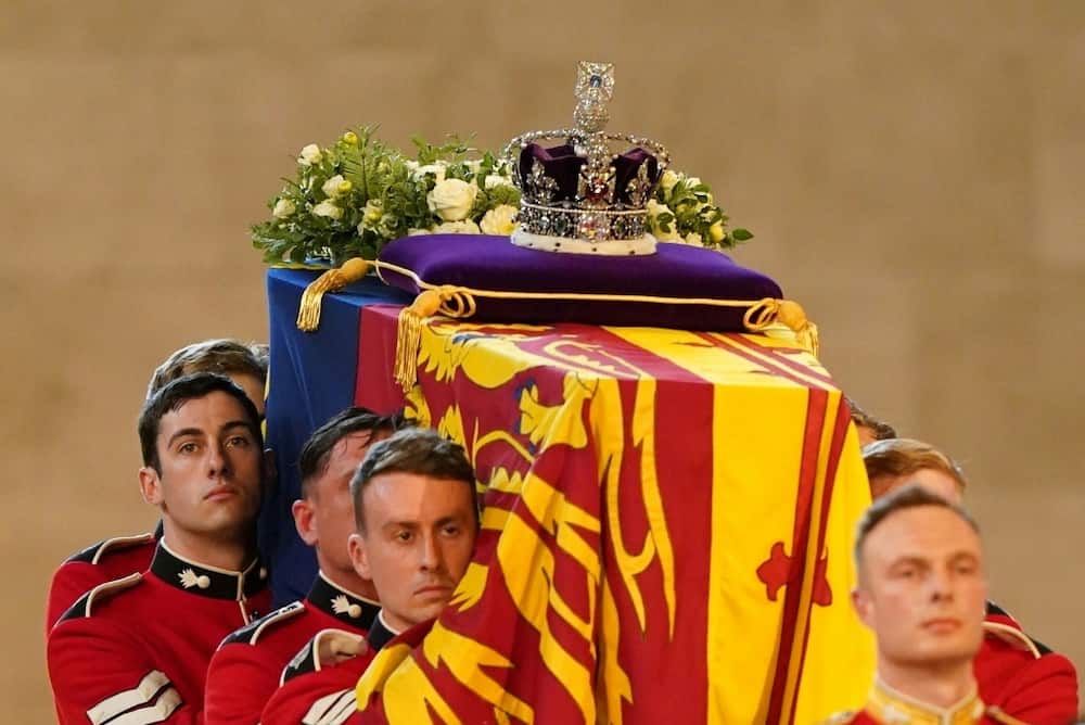 Eight pallbearers from the 1st Battalion Grenadier Guards will carry the queen's heavy lead-lined oak coffin