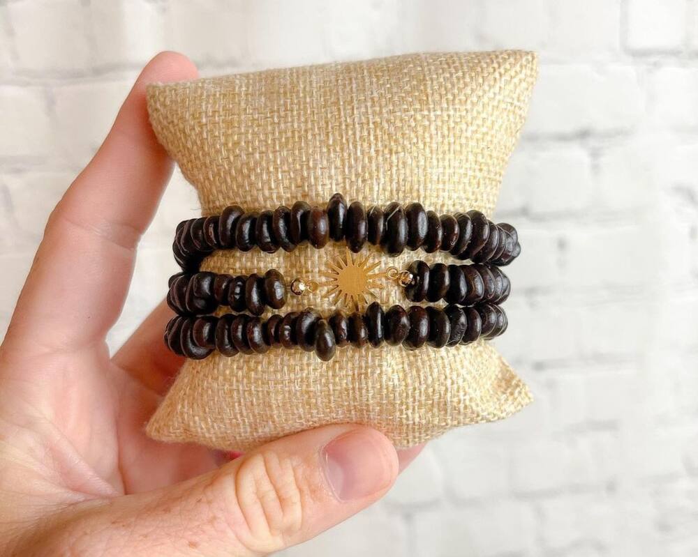 Black and Gold Clay Beads  Clay bracelet, Clay beads, Beaded bracelets