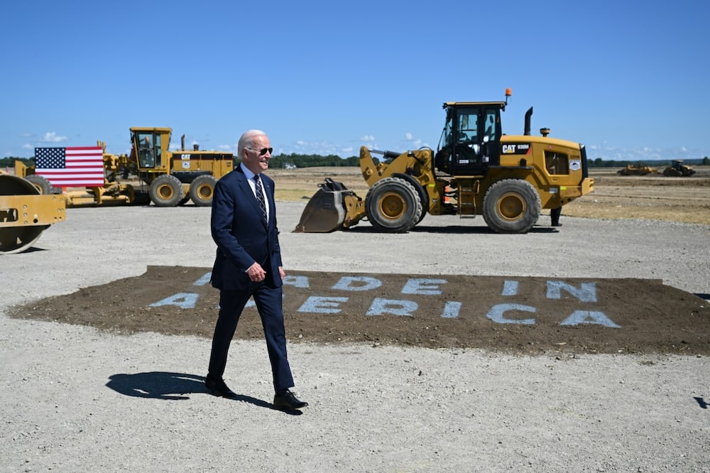 US President Joe Biden arrives at the groundbreaking of the new Intel semiconductor manufacturing facility